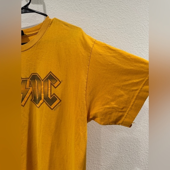 AC/DC Anthill Trading Authentic Rockware Yellow Band Short Sleeve Shirt Medium - Picture 4 of 13